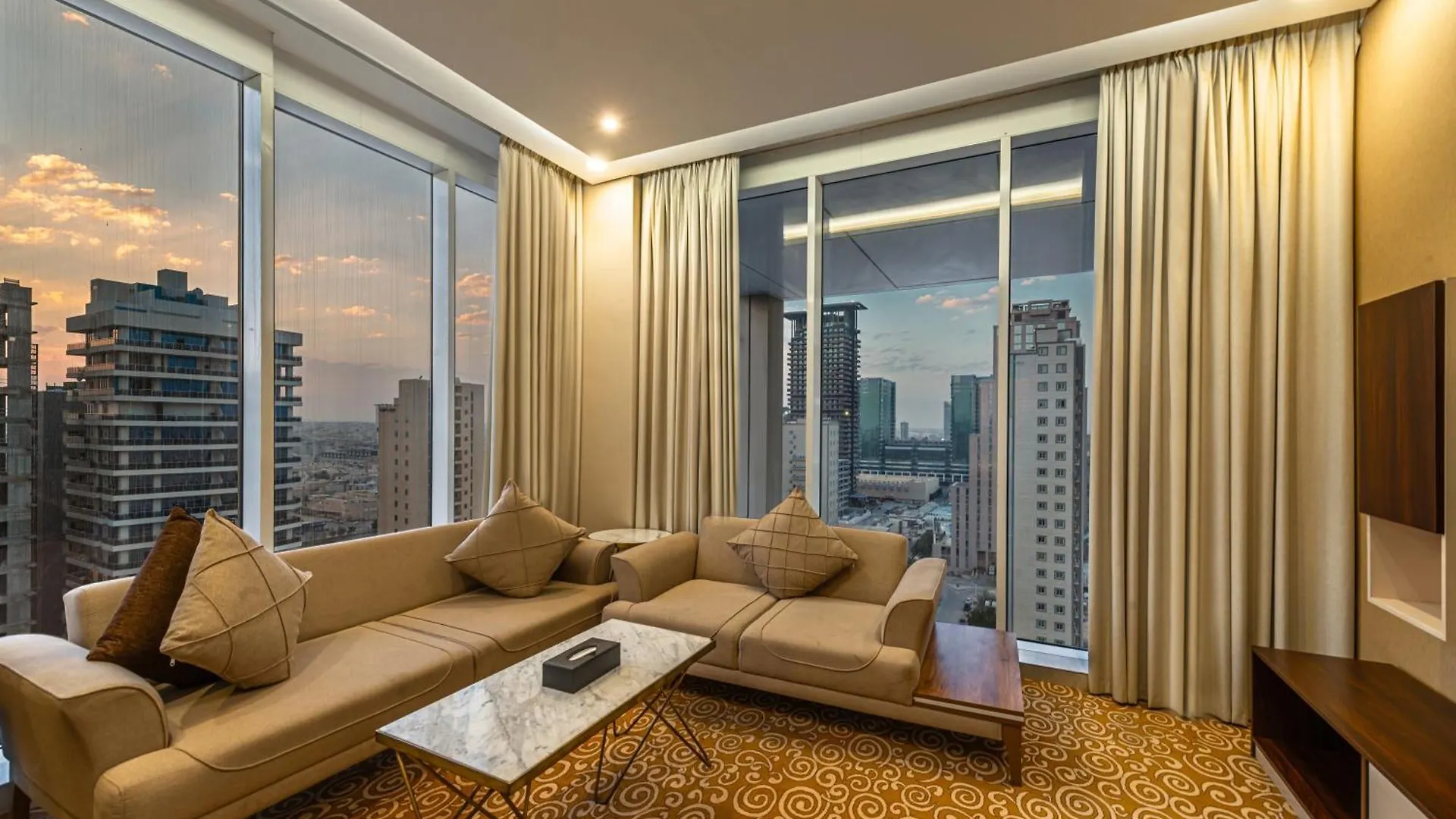 Crowne Rose Alsahafa Hotel Riyad
