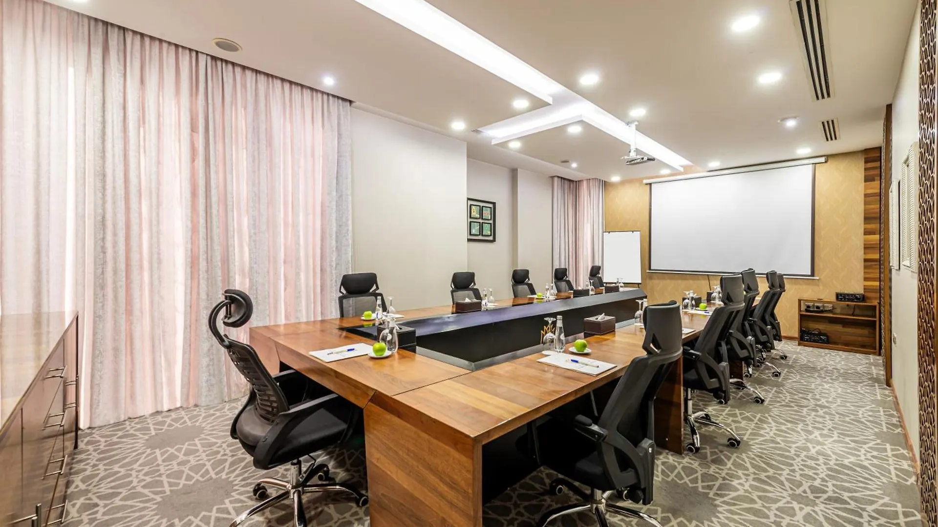 Crowne Rose Alsahafa Hotel Riyadh
