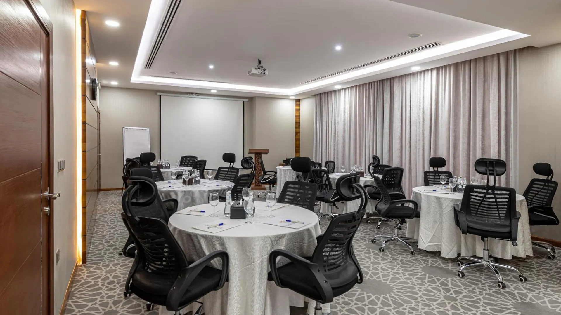 Crowne Rose Alsahafa Hotel Riyadh