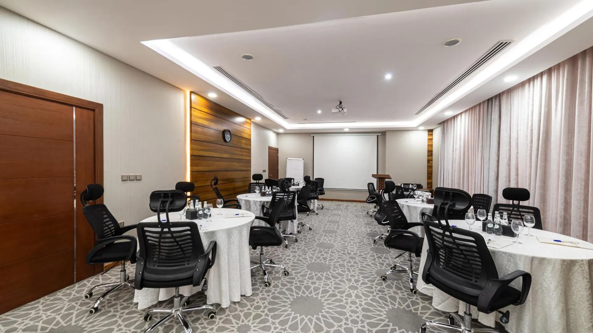 Crowne Rose Alsahafa Hotel Riyadh